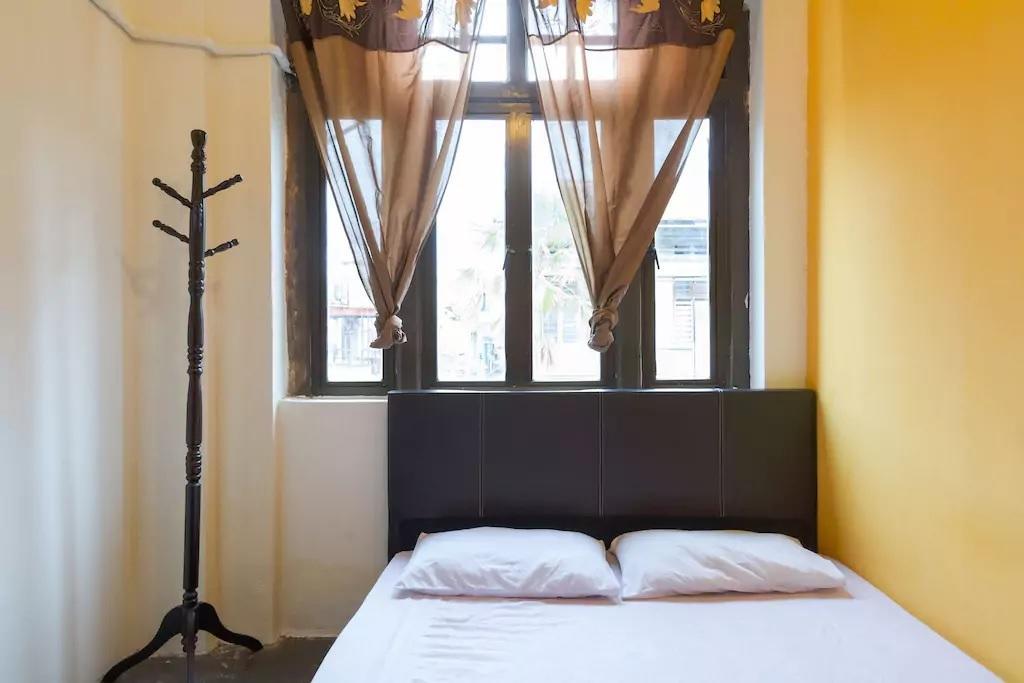 Cocoa Mews Cafe And Homestay George Town Exterior foto