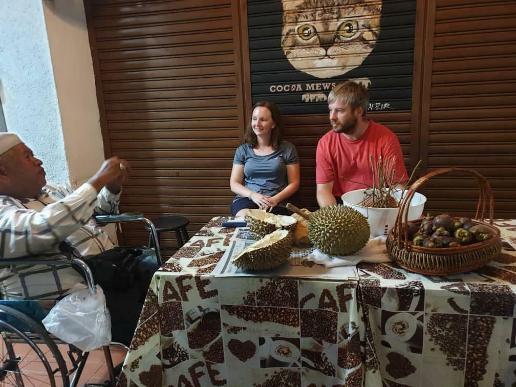 Cocoa Mews Cafe And Homestay George Town Exterior foto